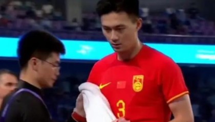 v体育-亚运男足时隔17年杀入8强 蒋圣龙意外染红造难题